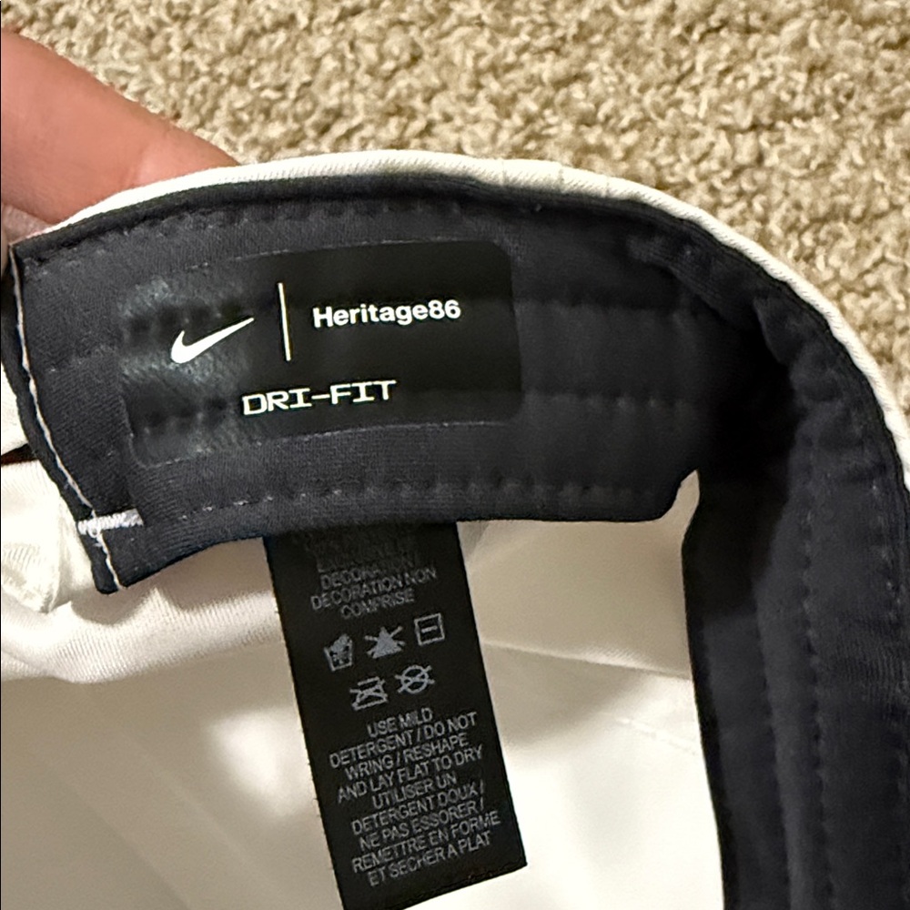 Nike hat - Picture 3 of 4